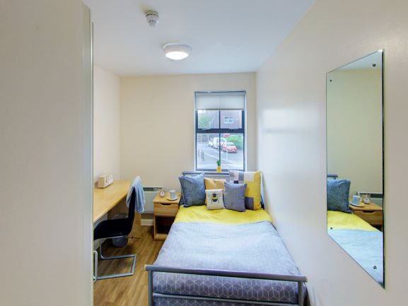 Silver Ensuite | 3 or 4 Bed Flat Image