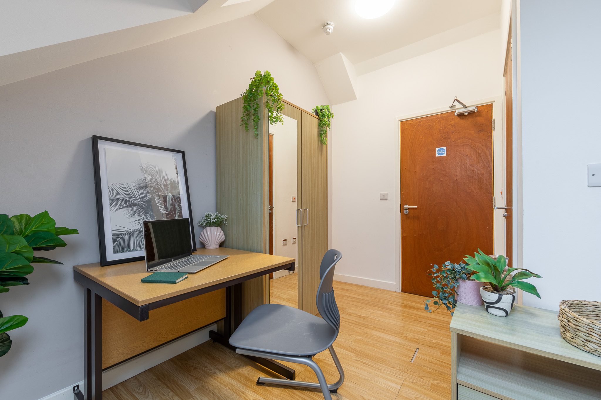 Bronze Ensuite | 5 or 6 Bed Flat Image